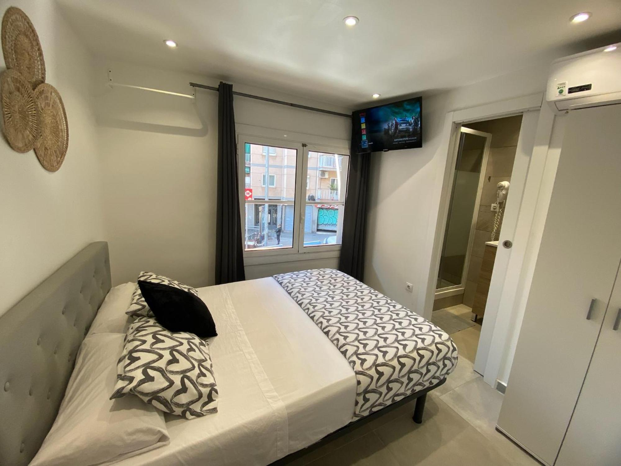Apartamentos Con Bano Privado Frente Al Metro L5 Barcelona-Hospitalet L'Hospitalet de Llobregat Eksteriør billede