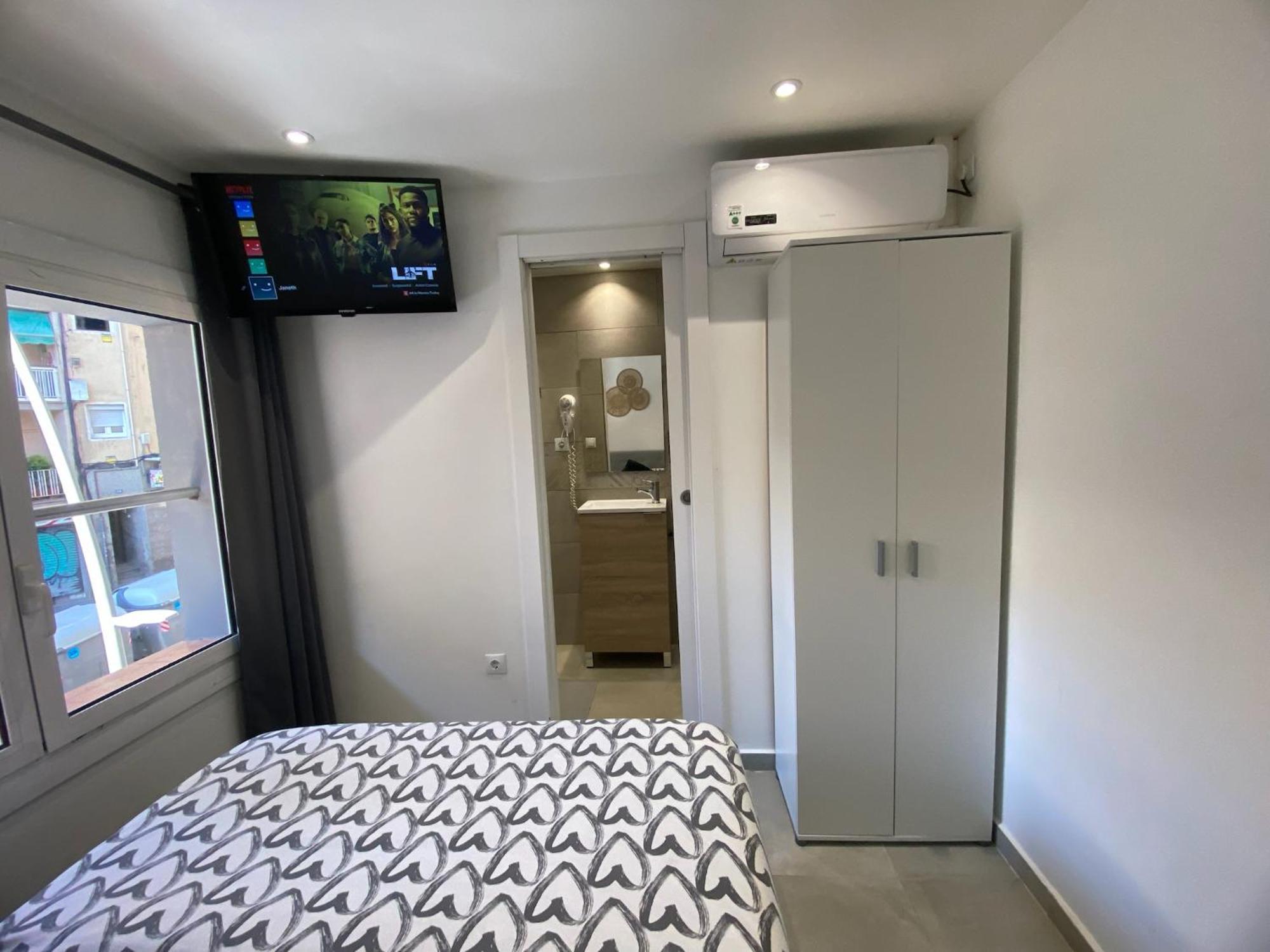 Apartamentos Con Bano Privado Frente Al Metro L5 Barcelona-Hospitalet L'Hospitalet de Llobregat Eksteriør billede