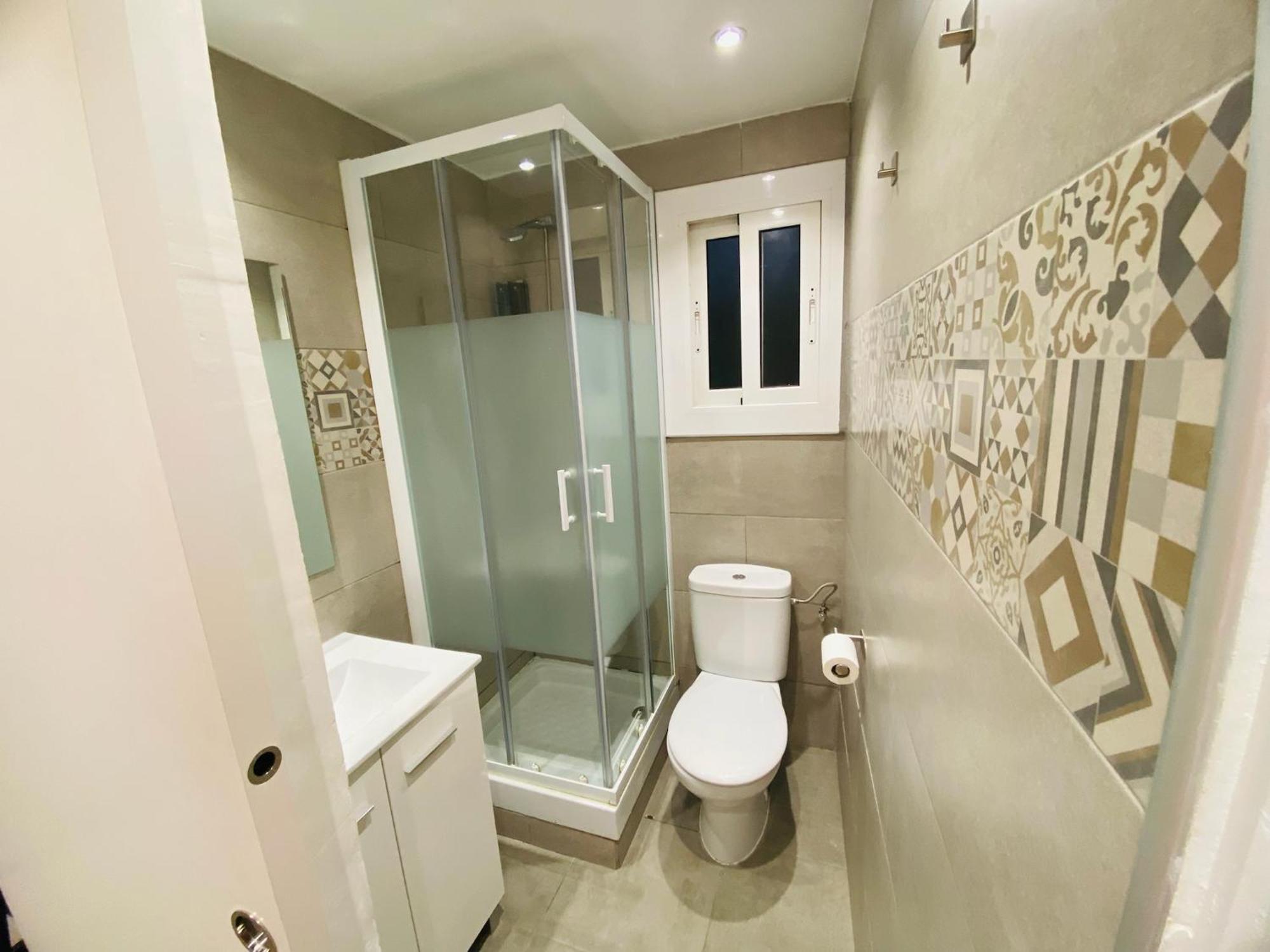 Apartamentos Con Bano Privado Frente Al Metro L5 Barcelona-Hospitalet L'Hospitalet de Llobregat Eksteriør billede