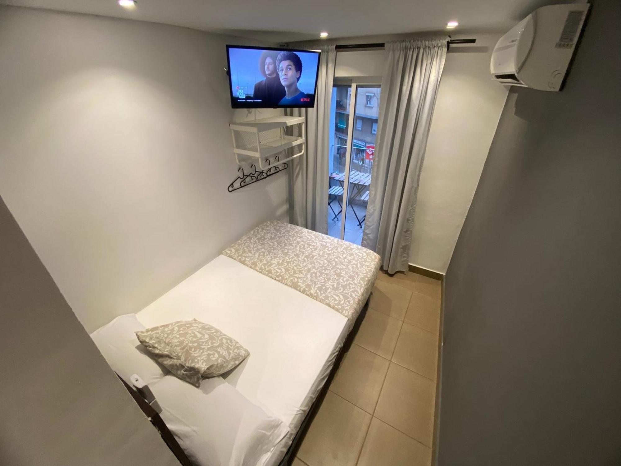 Apartamentos Con Bano Privado Frente Al Metro L5 Barcelona-Hospitalet L'Hospitalet de Llobregat Eksteriør billede