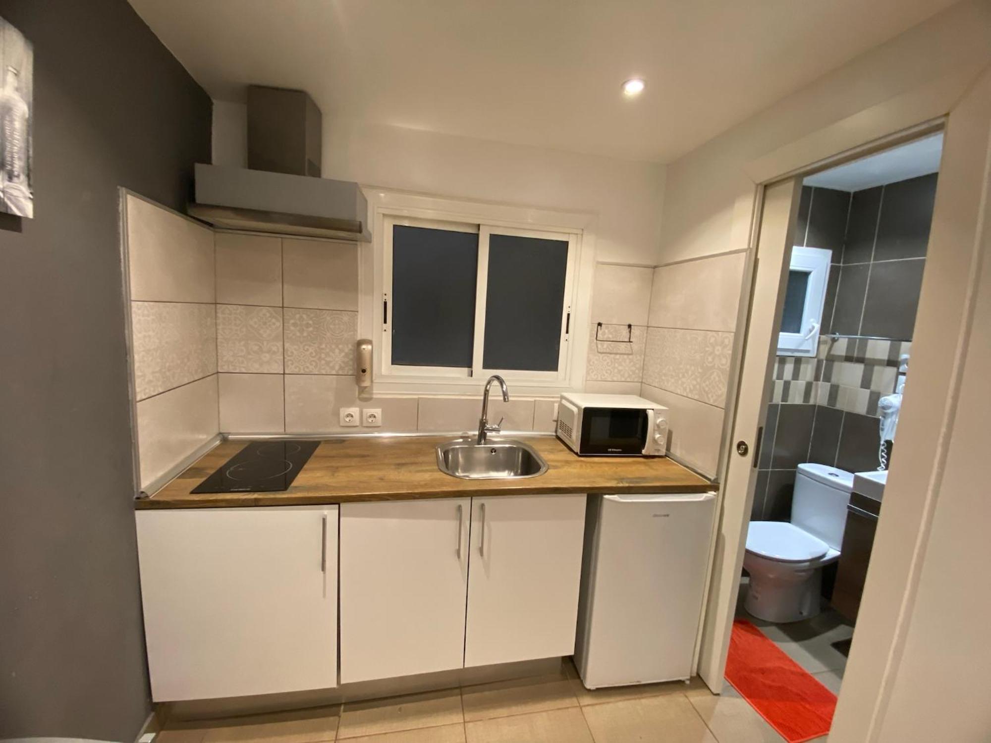 Apartamentos Con Bano Privado Frente Al Metro L5 Barcelona-Hospitalet L'Hospitalet de Llobregat Eksteriør billede