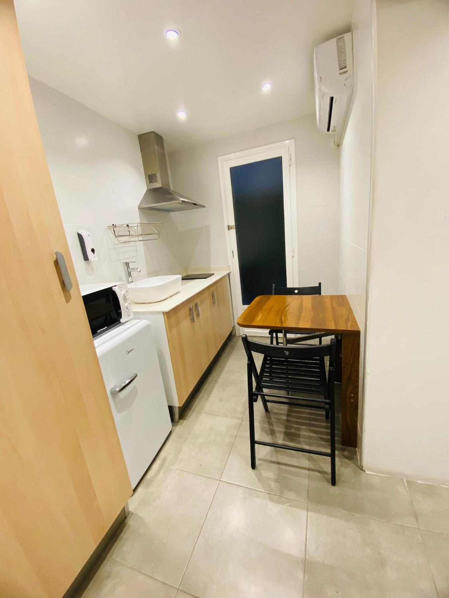 Apartamentos Con Bano Privado Frente Al Metro L5 Barcelona-Hospitalet L'Hospitalet de Llobregat Eksteriør billede