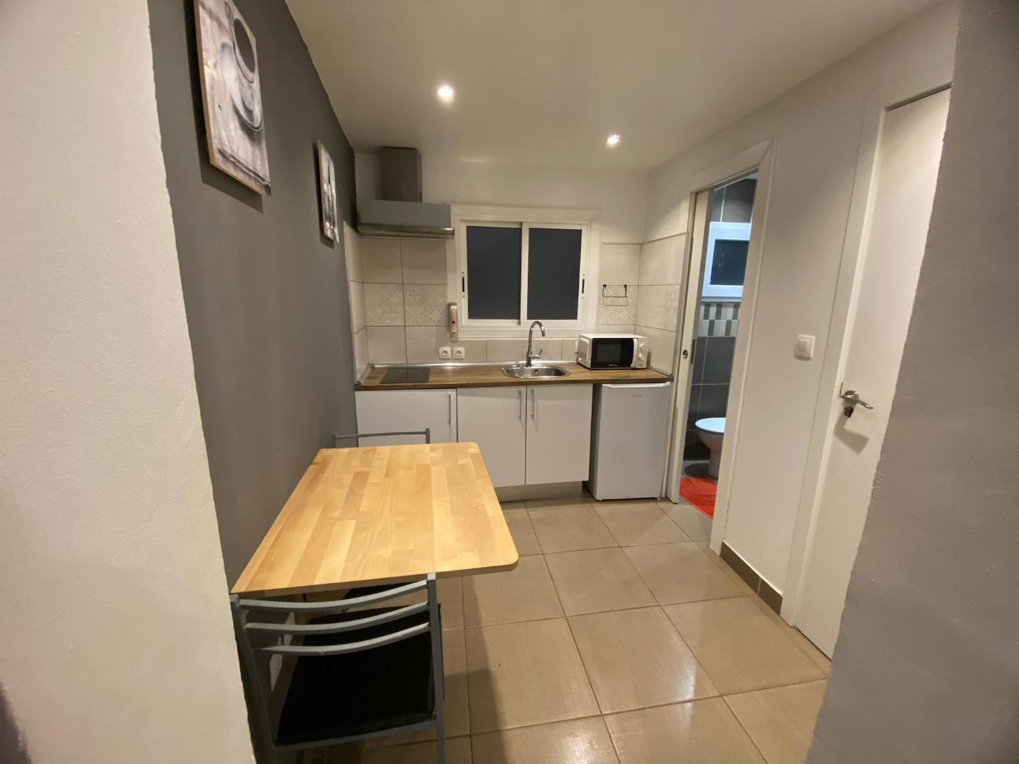 Apartamentos Con Bano Privado Frente Al Metro L5 Barcelona-Hospitalet L'Hospitalet de Llobregat Eksteriør billede