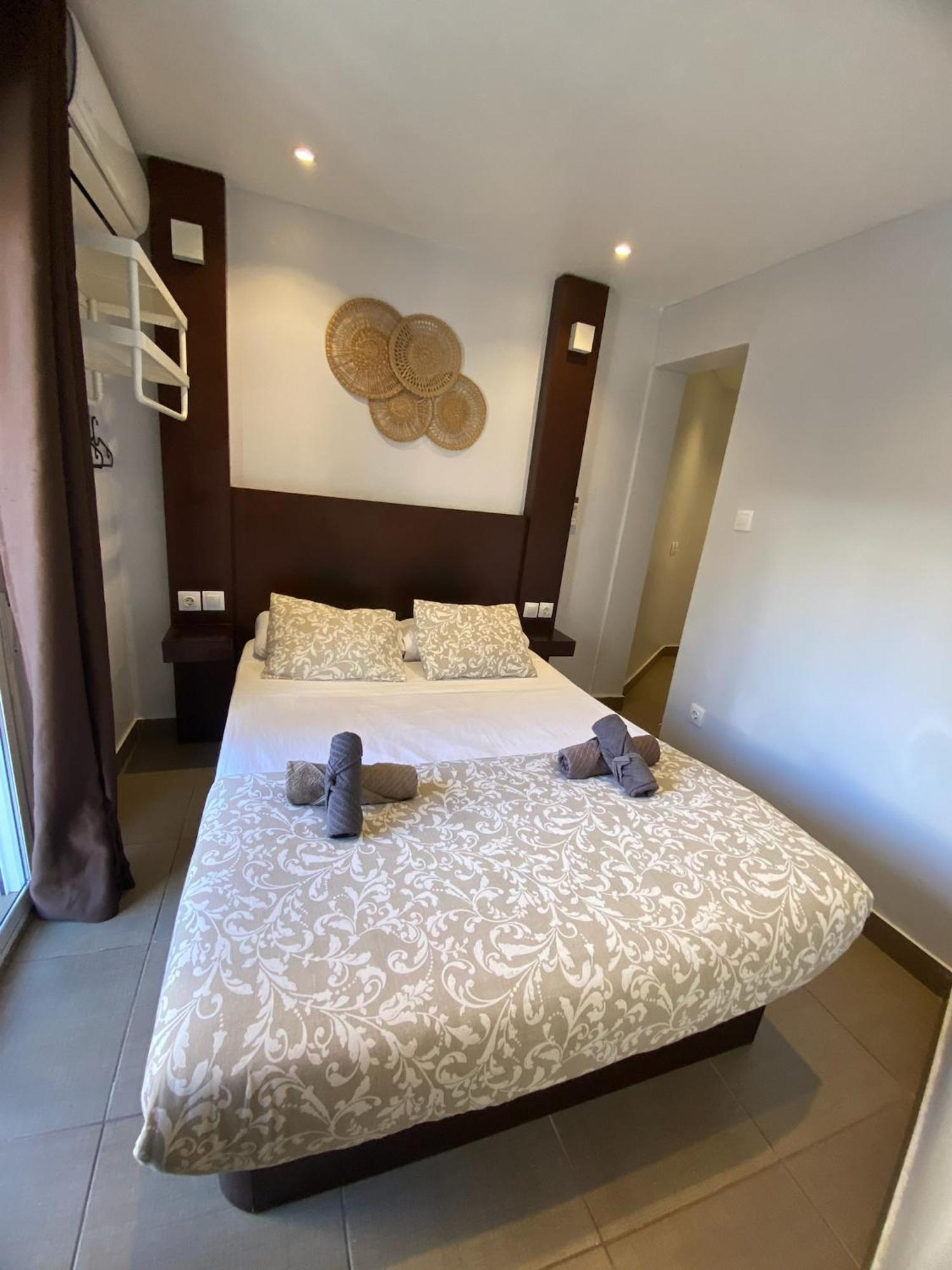 Apartamentos Con Bano Privado Frente Al Metro L5 Barcelona-Hospitalet L'Hospitalet de Llobregat Eksteriør billede