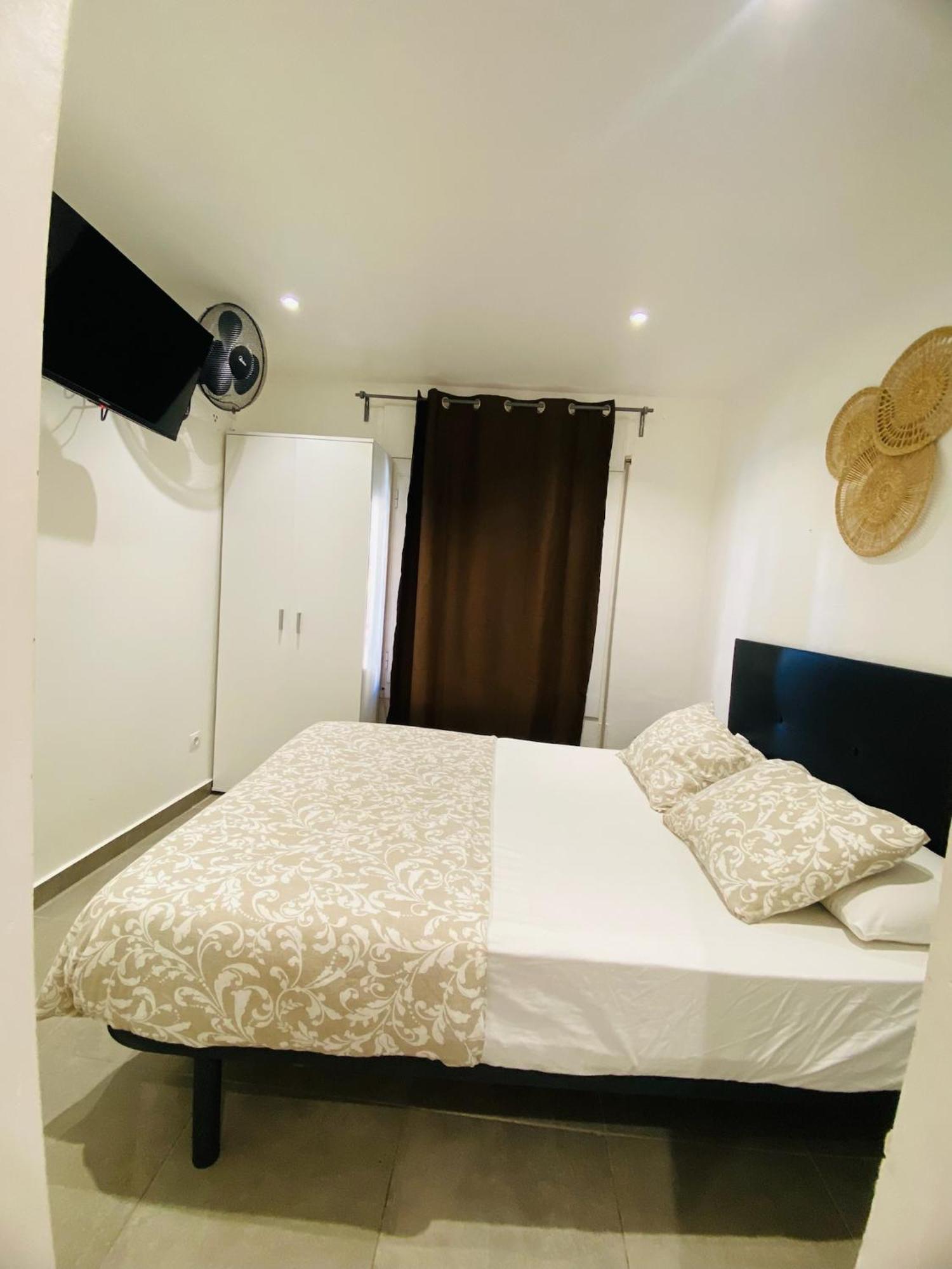 Apartamentos Con Bano Privado Frente Al Metro L5 Barcelona-Hospitalet L'Hospitalet de Llobregat Eksteriør billede