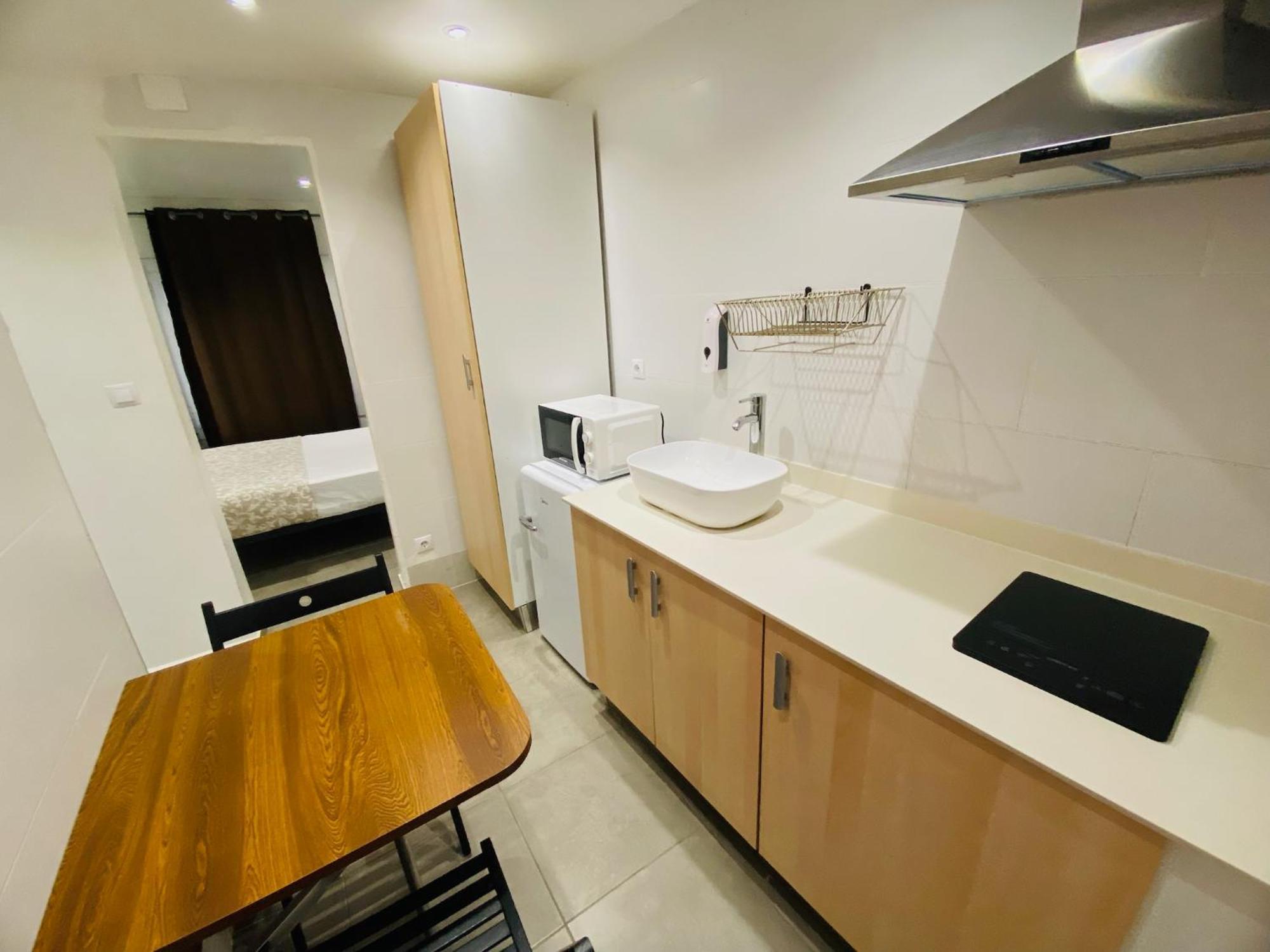 Apartamentos Con Bano Privado Frente Al Metro L5 Barcelona-Hospitalet L'Hospitalet de Llobregat Eksteriør billede