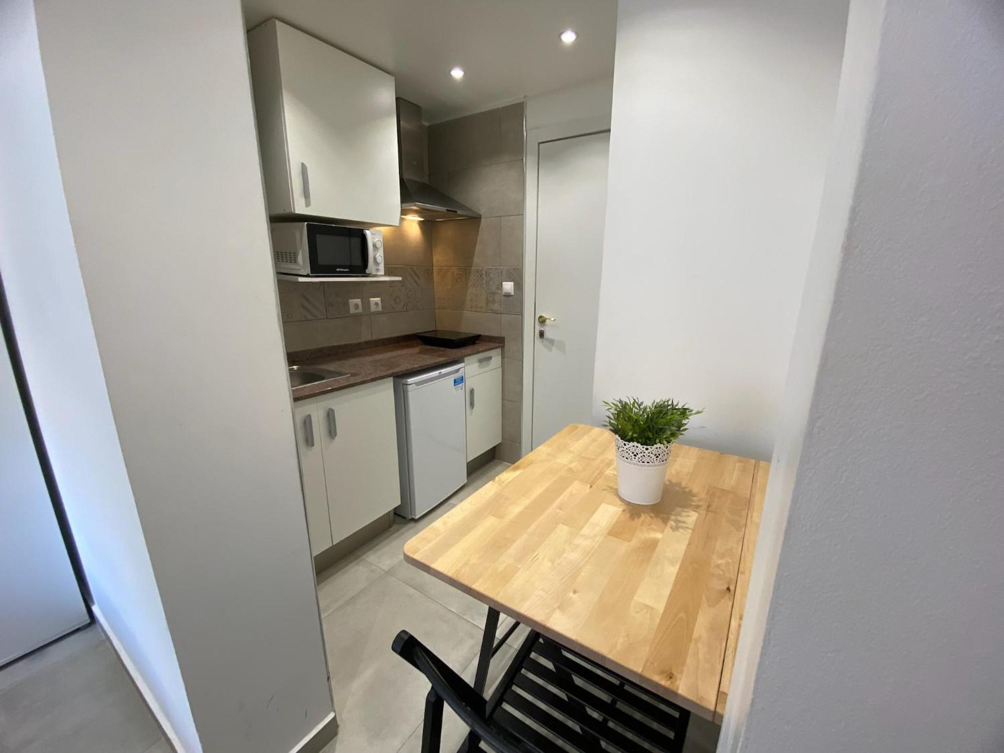 Apartamentos Con Bano Privado Frente Al Metro L5 Barcelona-Hospitalet L'Hospitalet de Llobregat Eksteriør billede