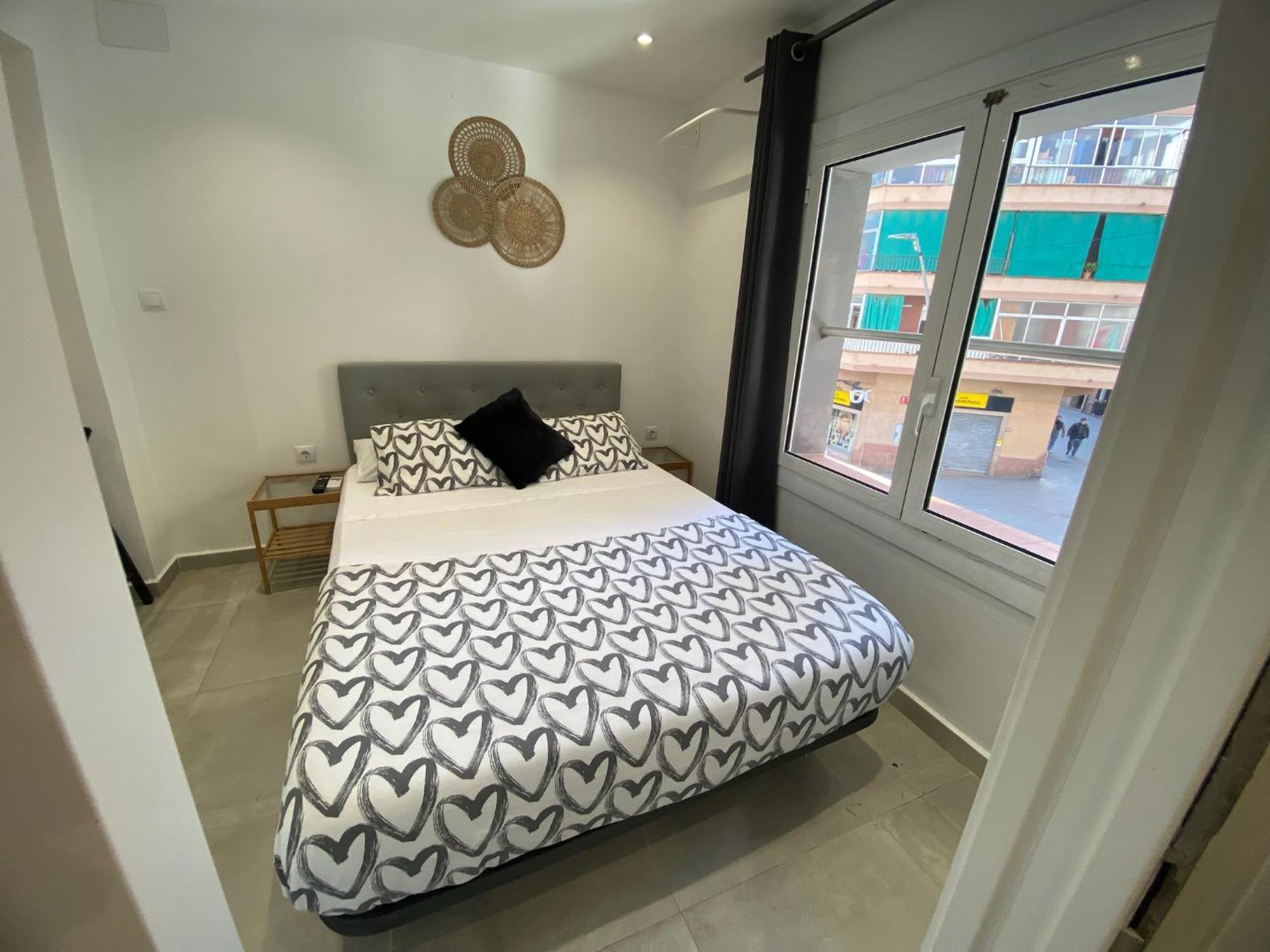 Apartamentos Con Bano Privado Frente Al Metro L5 Barcelona-Hospitalet L'Hospitalet de Llobregat Eksteriør billede