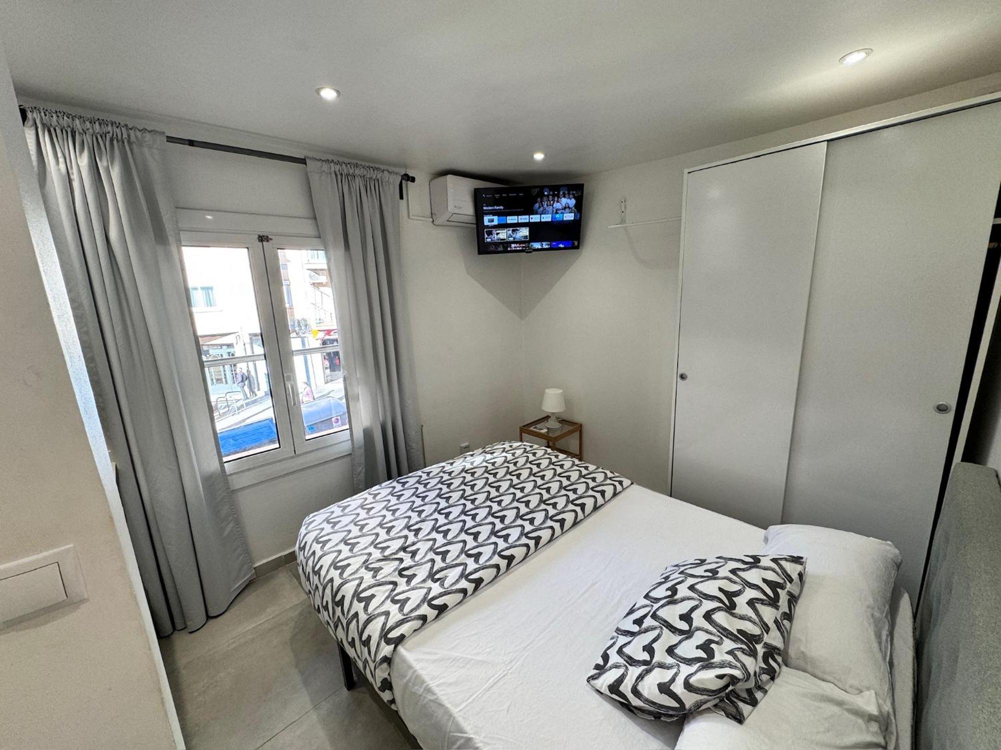 Apartamentos Con Bano Privado Frente Al Metro L5 Barcelona-Hospitalet L'Hospitalet de Llobregat Eksteriør billede