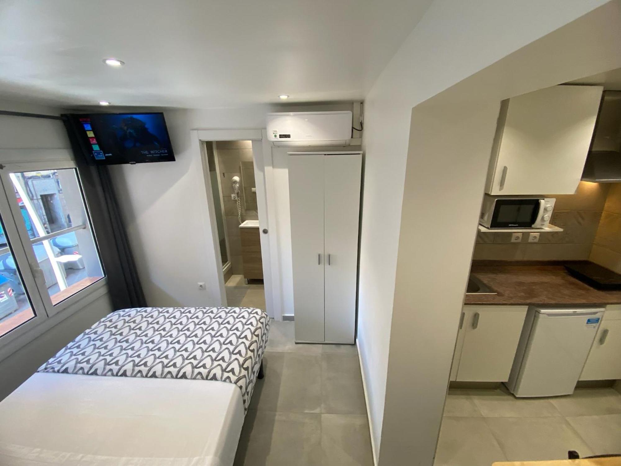 Apartamentos Con Bano Privado Frente Al Metro L5 Barcelona-Hospitalet L'Hospitalet de Llobregat Eksteriør billede