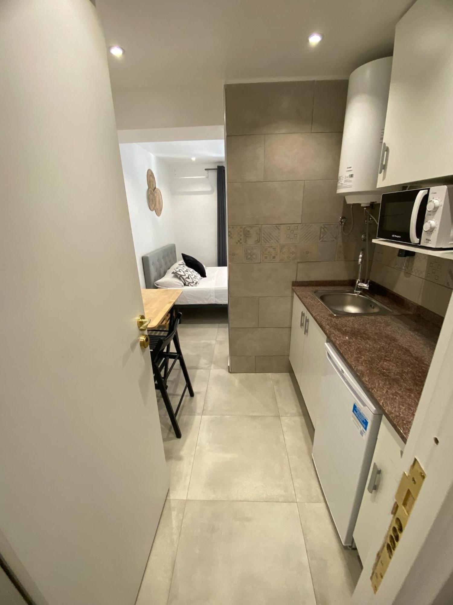 Apartamentos Con Bano Privado Frente Al Metro L5 Barcelona-Hospitalet L'Hospitalet de Llobregat Eksteriør billede