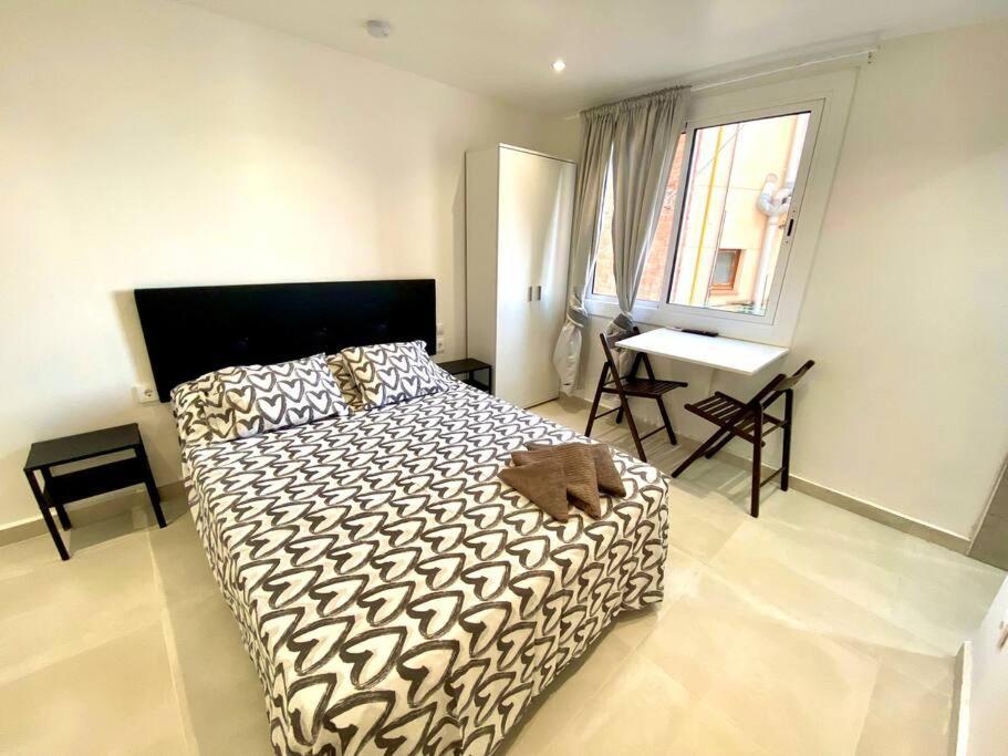 Apartamentos Con Bano Privado Frente Al Metro L5 Barcelona-Hospitalet L'Hospitalet de Llobregat Eksteriør billede