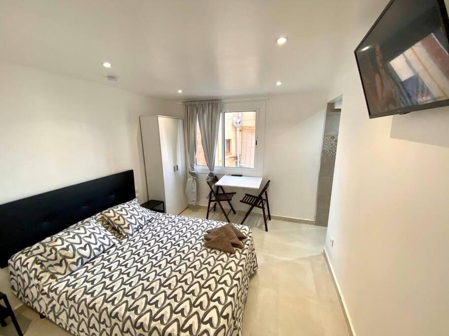 Apartamentos Con Bano Privado Frente Al Metro L5 Barcelona-Hospitalet L'Hospitalet de Llobregat Eksteriør billede