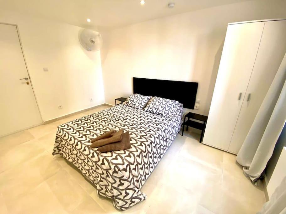 Apartamentos Con Bano Privado Frente Al Metro L5 Barcelona-Hospitalet L'Hospitalet de Llobregat Eksteriør billede