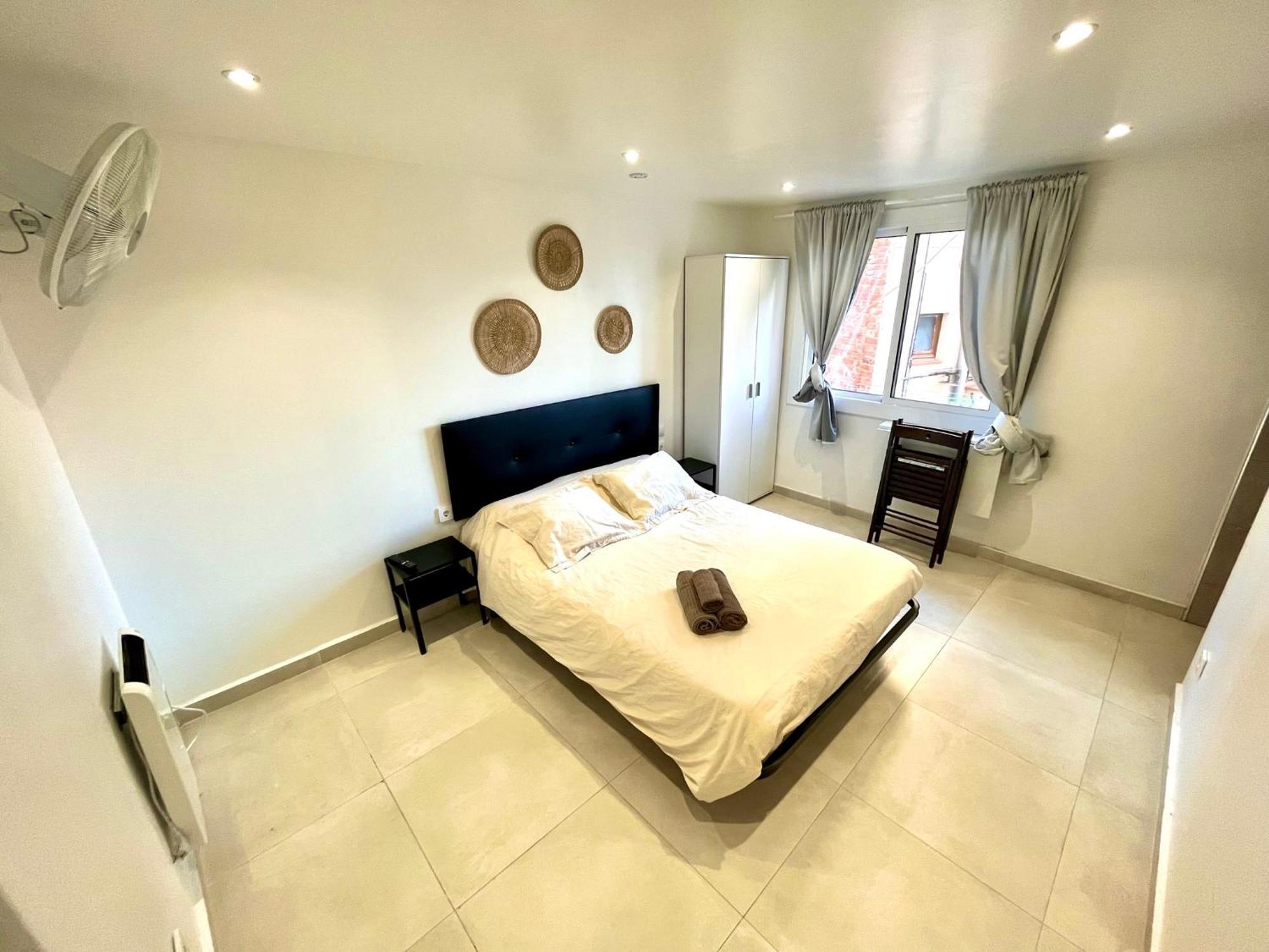 Apartamentos Con Bano Privado Frente Al Metro L5 Barcelona-Hospitalet L'Hospitalet de Llobregat Eksteriør billede