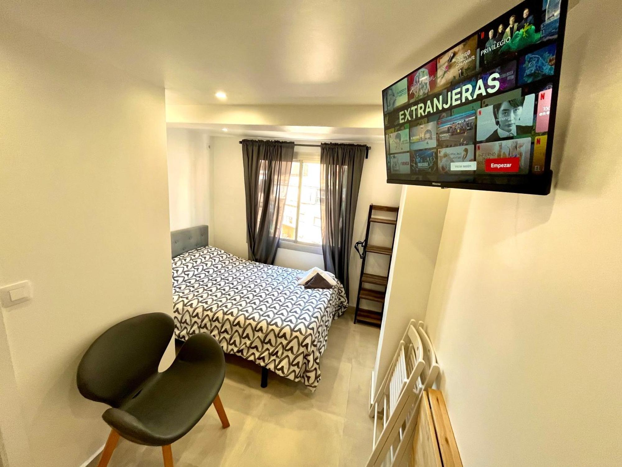 Apartamentos Con Bano Privado Frente Al Metro L5 Barcelona-Hospitalet L'Hospitalet de Llobregat Eksteriør billede
