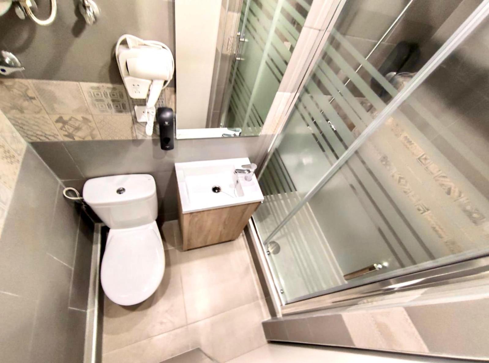 Apartamentos Con Bano Privado Frente Al Metro L5 Barcelona-Hospitalet L'Hospitalet de Llobregat Eksteriør billede