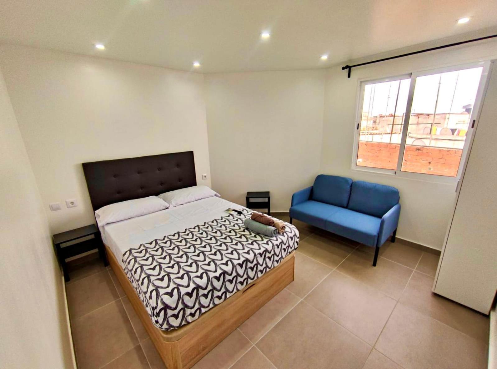 Apartamentos Con Bano Privado Frente Al Metro L5 Barcelona-Hospitalet L'Hospitalet de Llobregat Eksteriør billede