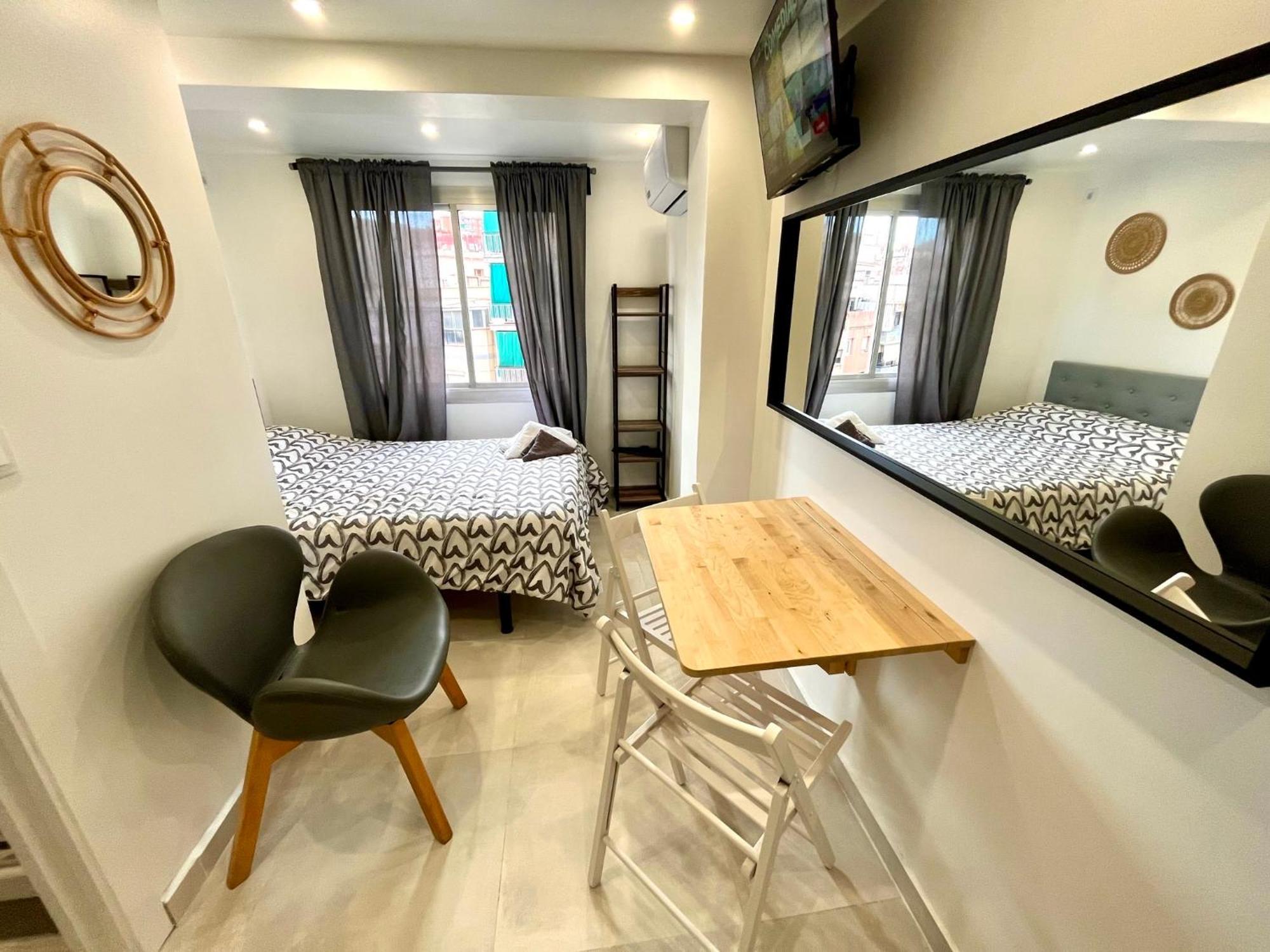 Apartamentos Con Bano Privado Frente Al Metro L5 Barcelona-Hospitalet L'Hospitalet de Llobregat Eksteriør billede