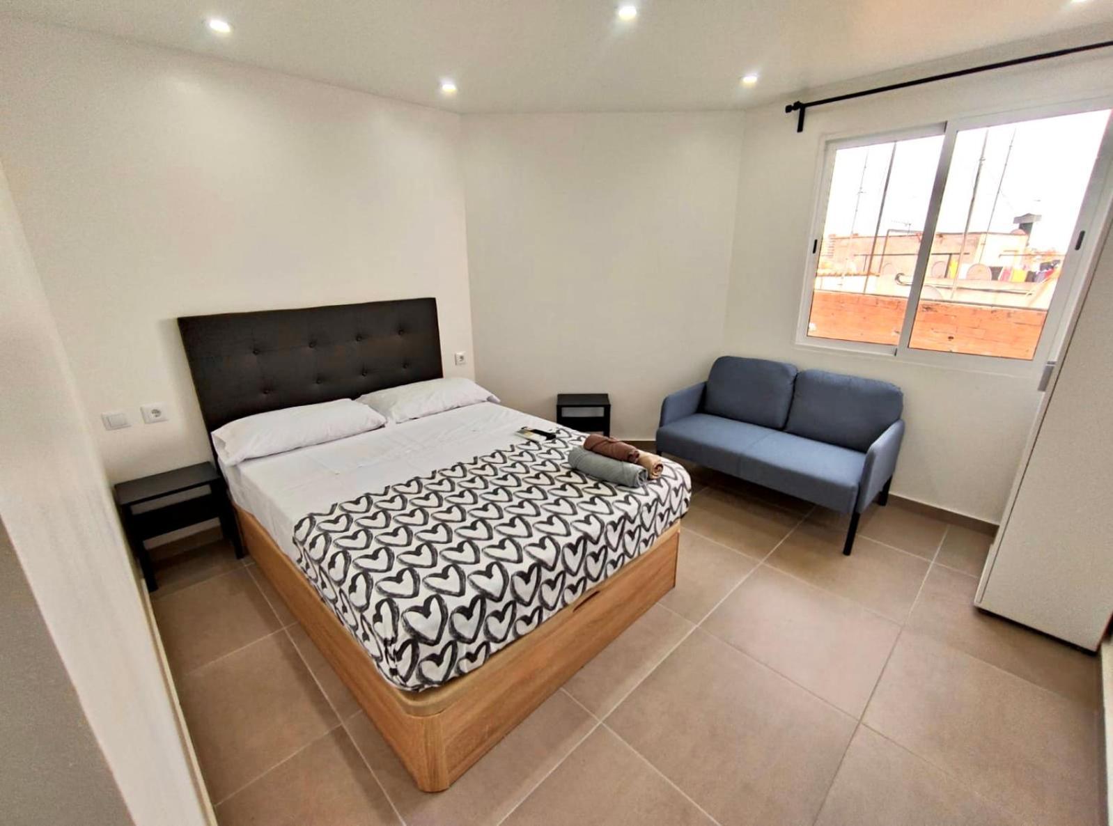 Apartamentos Con Bano Privado Frente Al Metro L5 Barcelona-Hospitalet L'Hospitalet de Llobregat Eksteriør billede