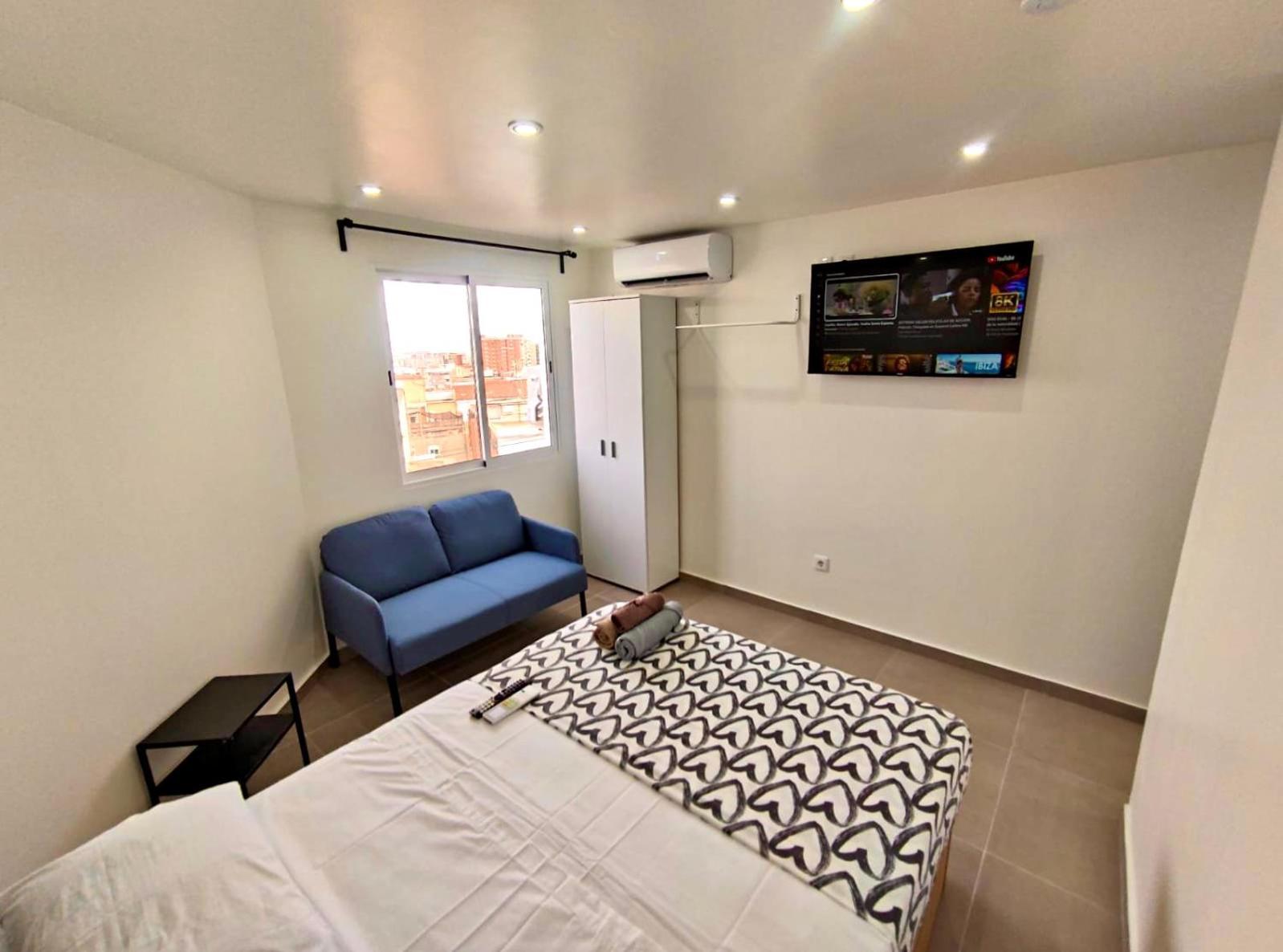 Apartamentos Con Bano Privado Frente Al Metro L5 Barcelona-Hospitalet L'Hospitalet de Llobregat Eksteriør billede