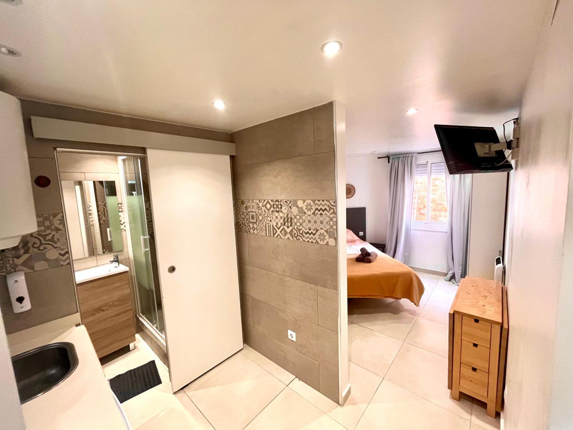 Apartamentos Con Bano Privado Frente Al Metro L5 Barcelona-Hospitalet L'Hospitalet de Llobregat Eksteriør billede