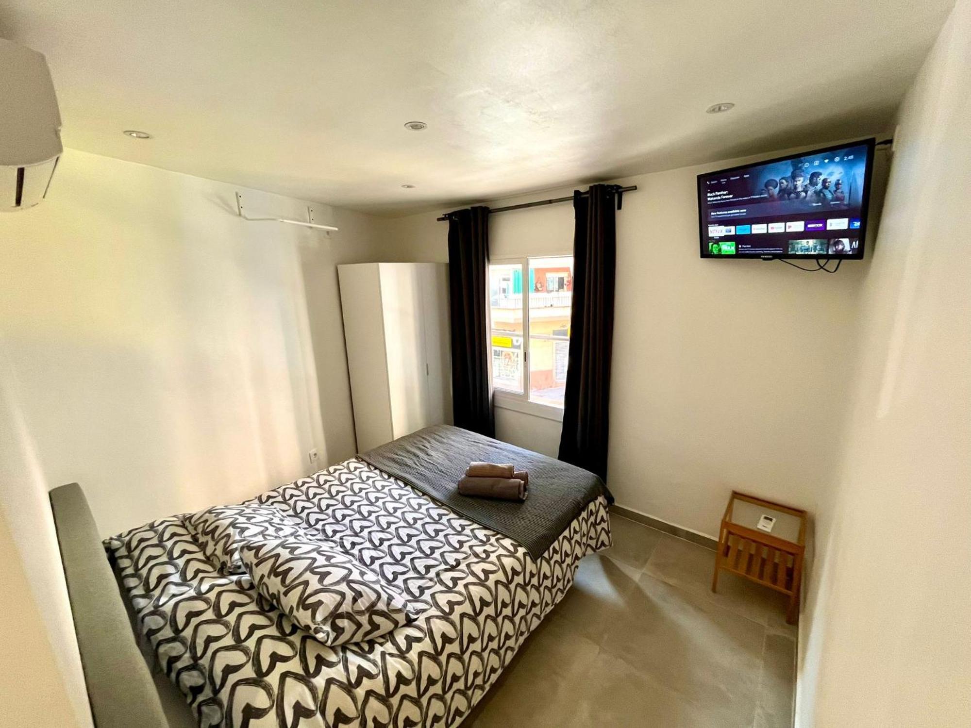 Apartamentos Con Bano Privado Frente Al Metro L5 Barcelona-Hospitalet L'Hospitalet de Llobregat Eksteriør billede