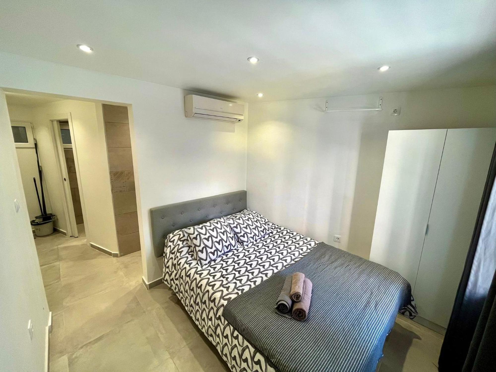 Apartamentos Con Bano Privado Frente Al Metro L5 Barcelona-Hospitalet L'Hospitalet de Llobregat Eksteriør billede